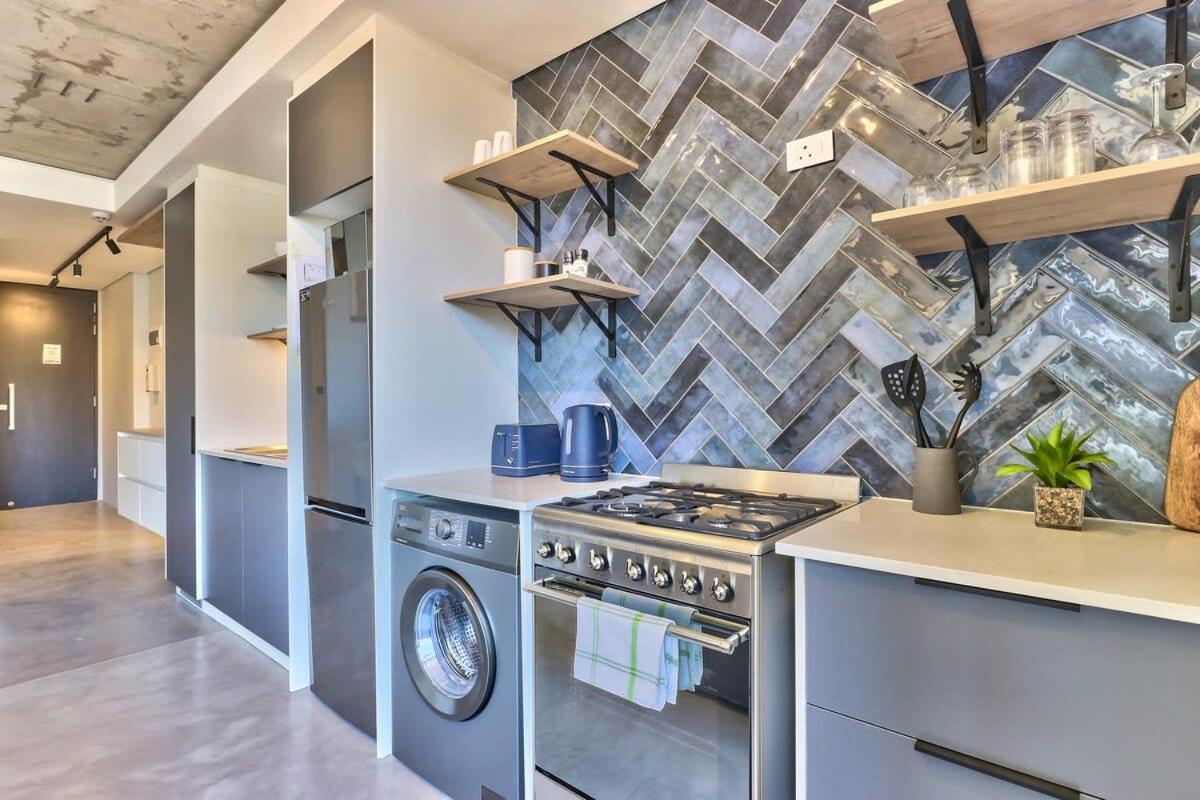 Apartment Secure Building, Wifi, Central, Promenade Central!