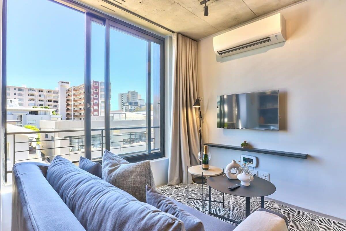 Secure Building, Wifi, Central, Promenade Central! * Cape Town